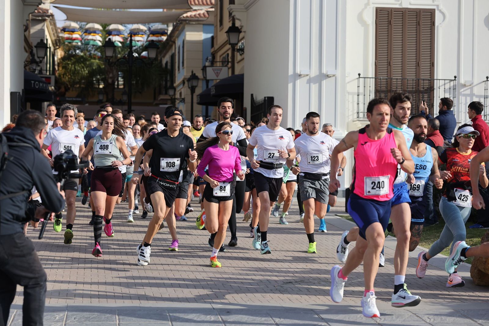 La Carrera Solidaria por el Día de la Mujer McArthurGlen, en fotos
