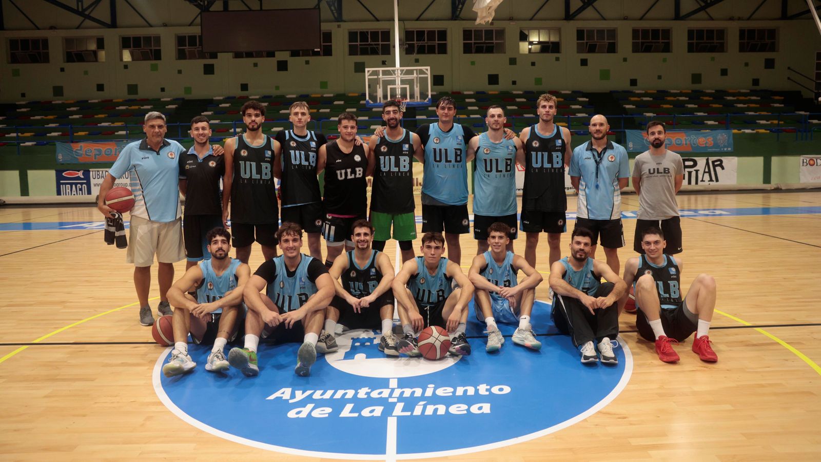 La plantilla de la ULB posa al término del entrenamiento del viernes