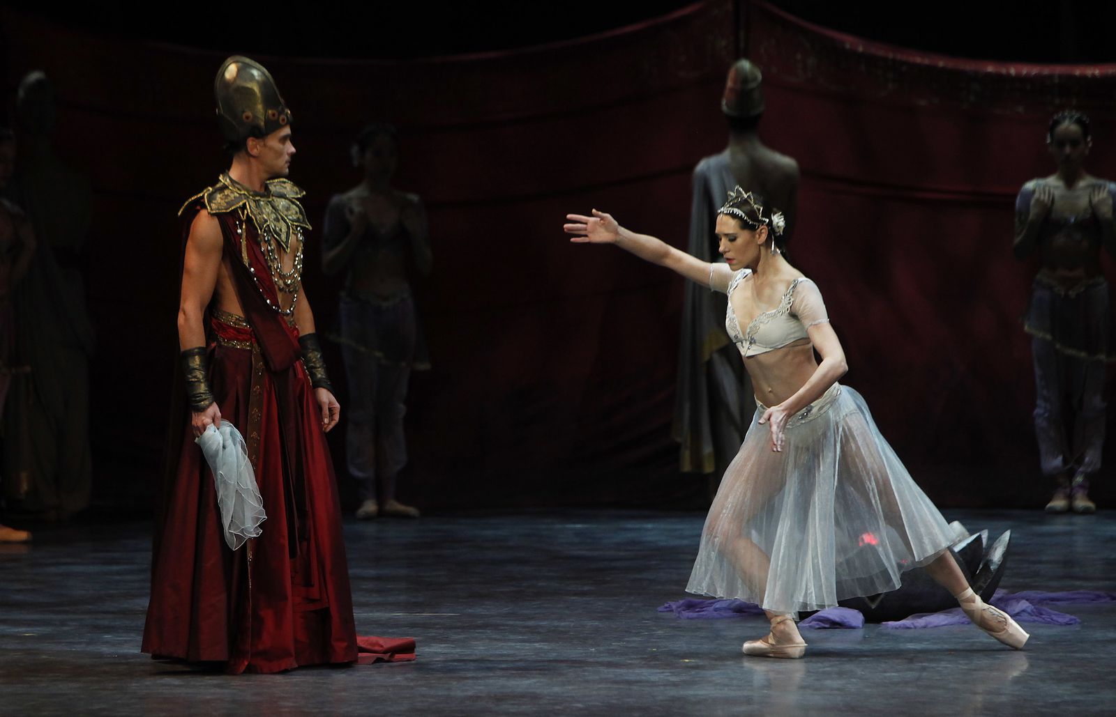 Las imágenes de 'La Bayadera' del Ballet Nacional Checo, en el Teatro de la Maestranza