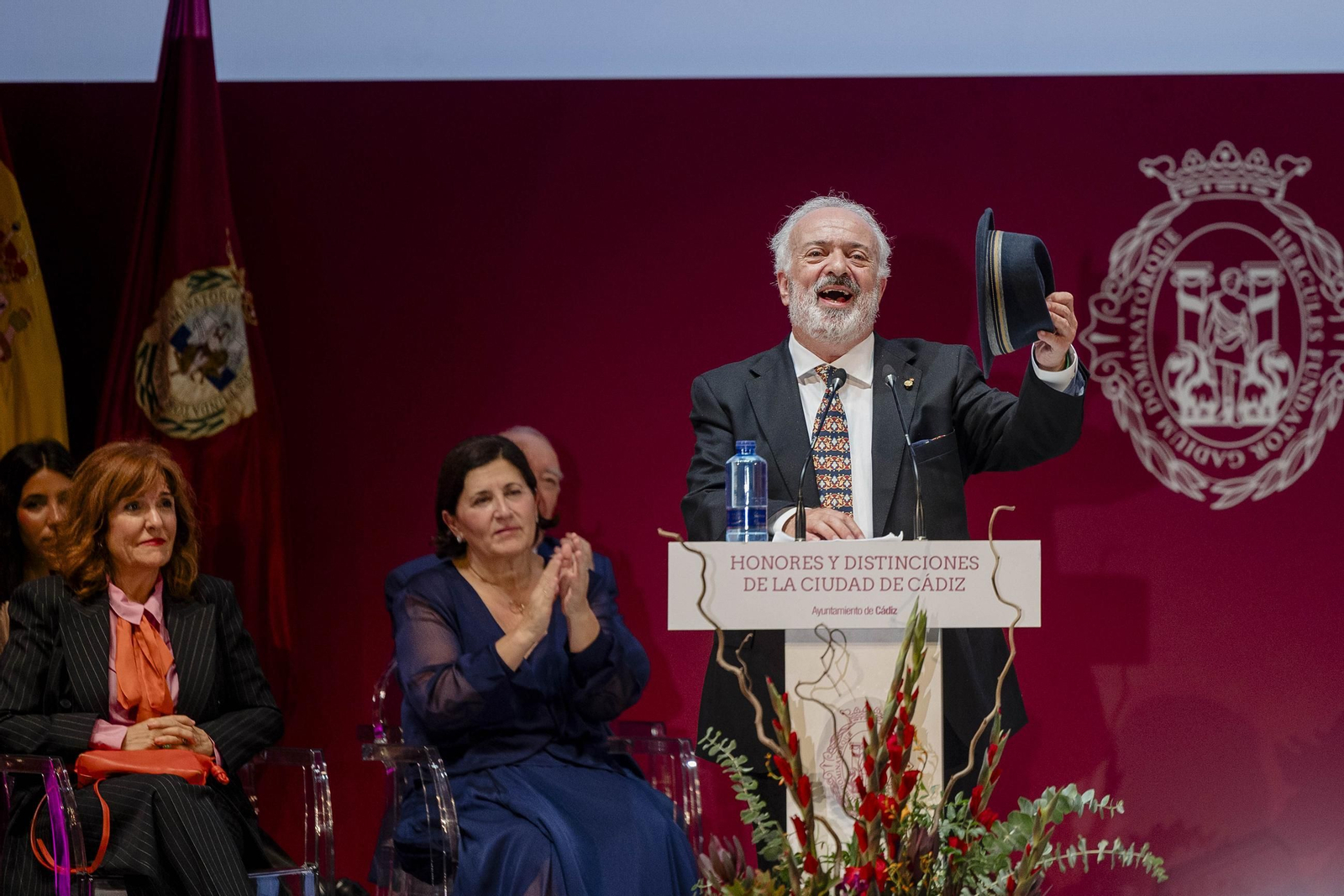 Las imágenes del acto de entrega de los títulos de hijos predilectos y adoptivos y de las medallas de oro de la ciudad.