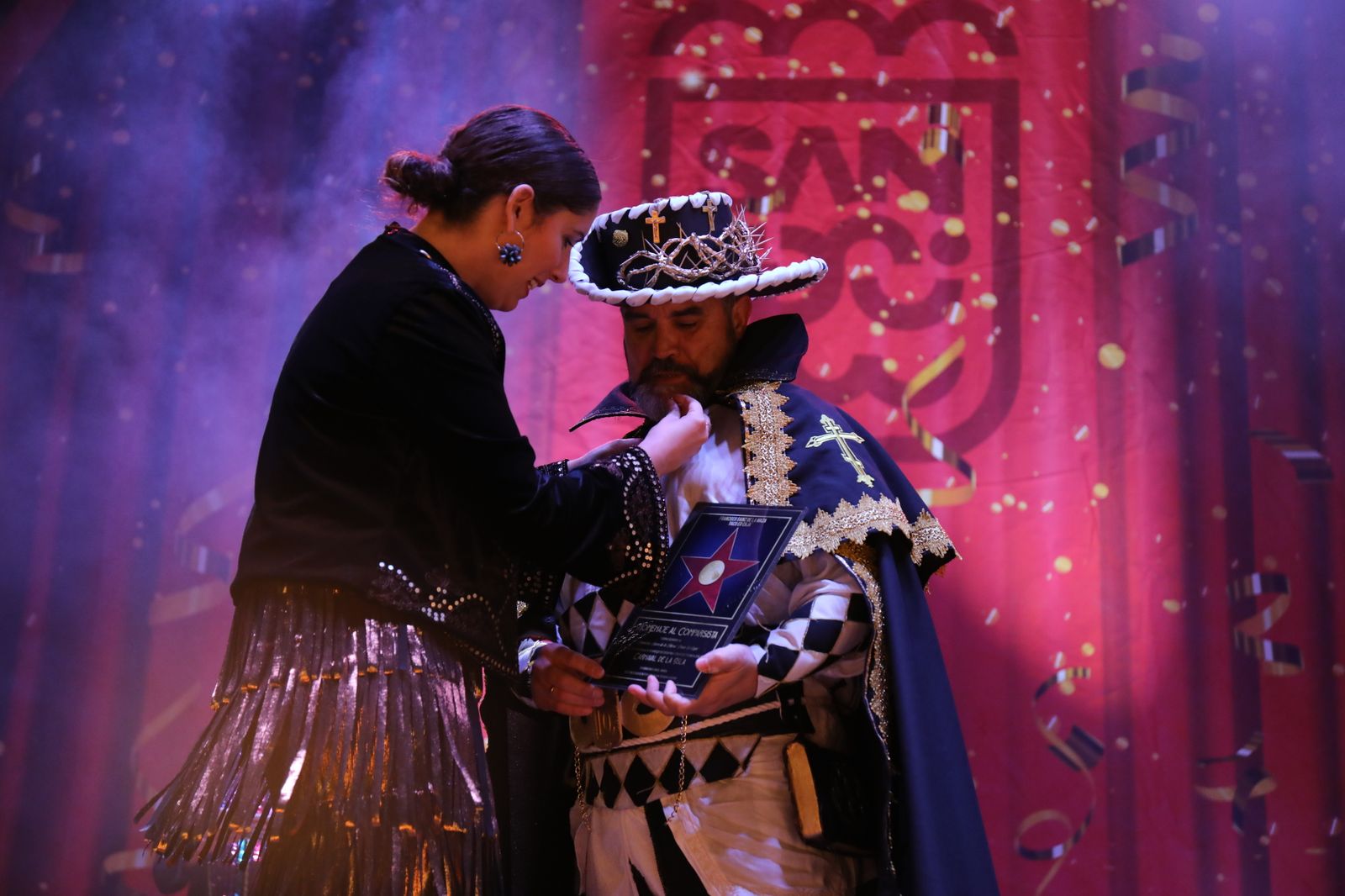 Entrega de los Pierrots y Homenajes al Comparsista, al Corista y al Chirigotero en San Fernando