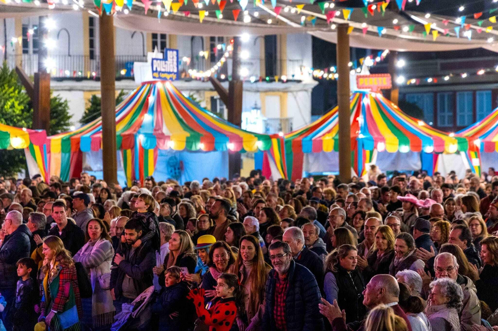 La noche de coros (y otras agrupaciones) en el Carnaval de San Fernando, en imágenes.
