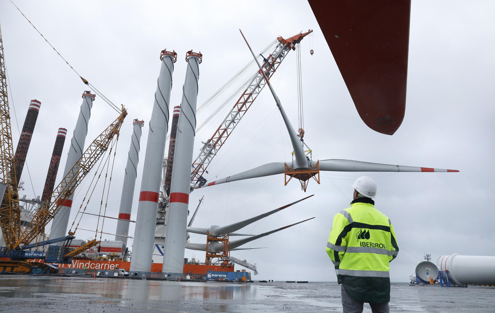 Puerto Real, presente en la estación eólico marina Wikinger