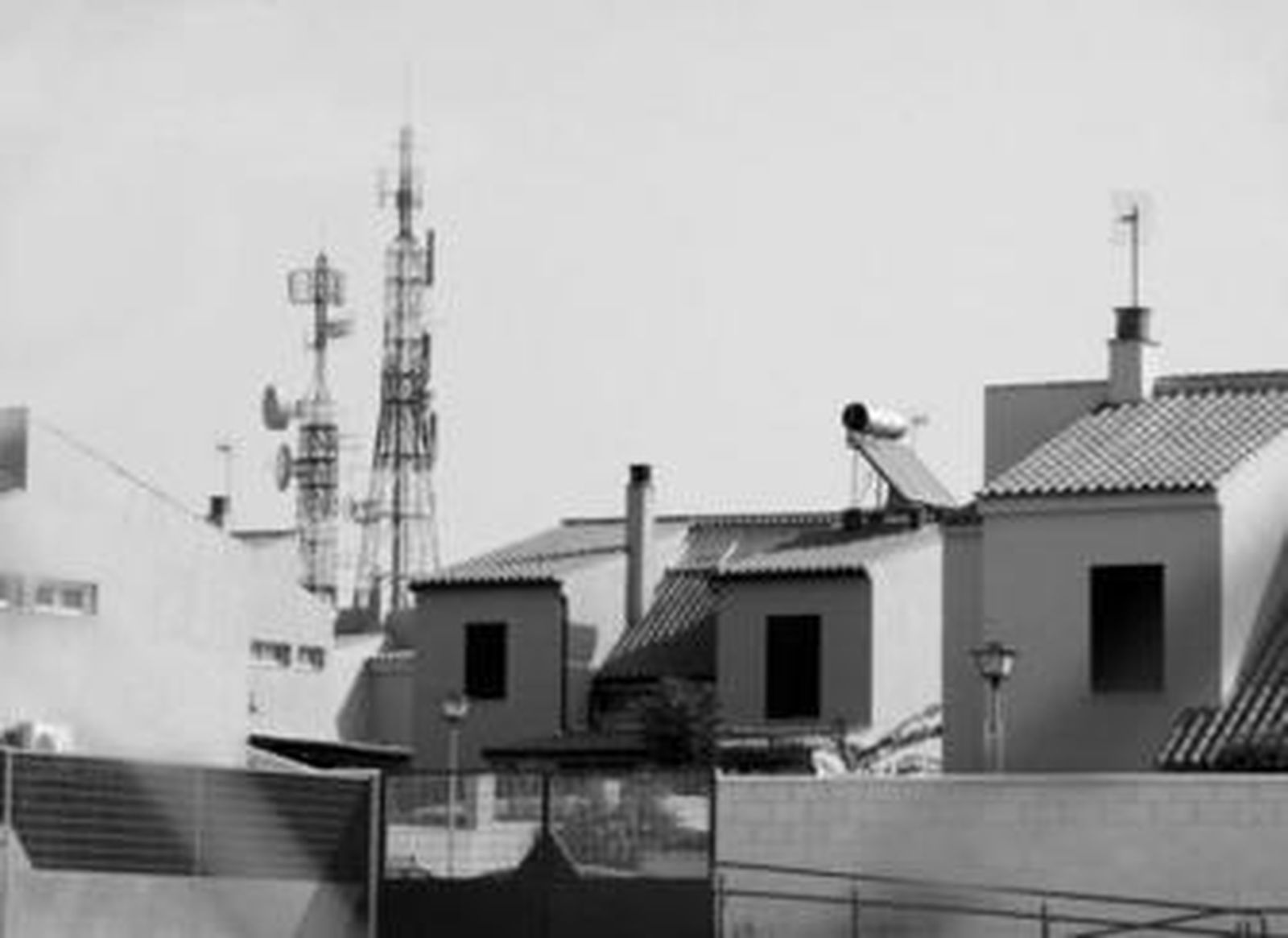 Viviendas de Valencina de la Concepción cerca de las antenas.
