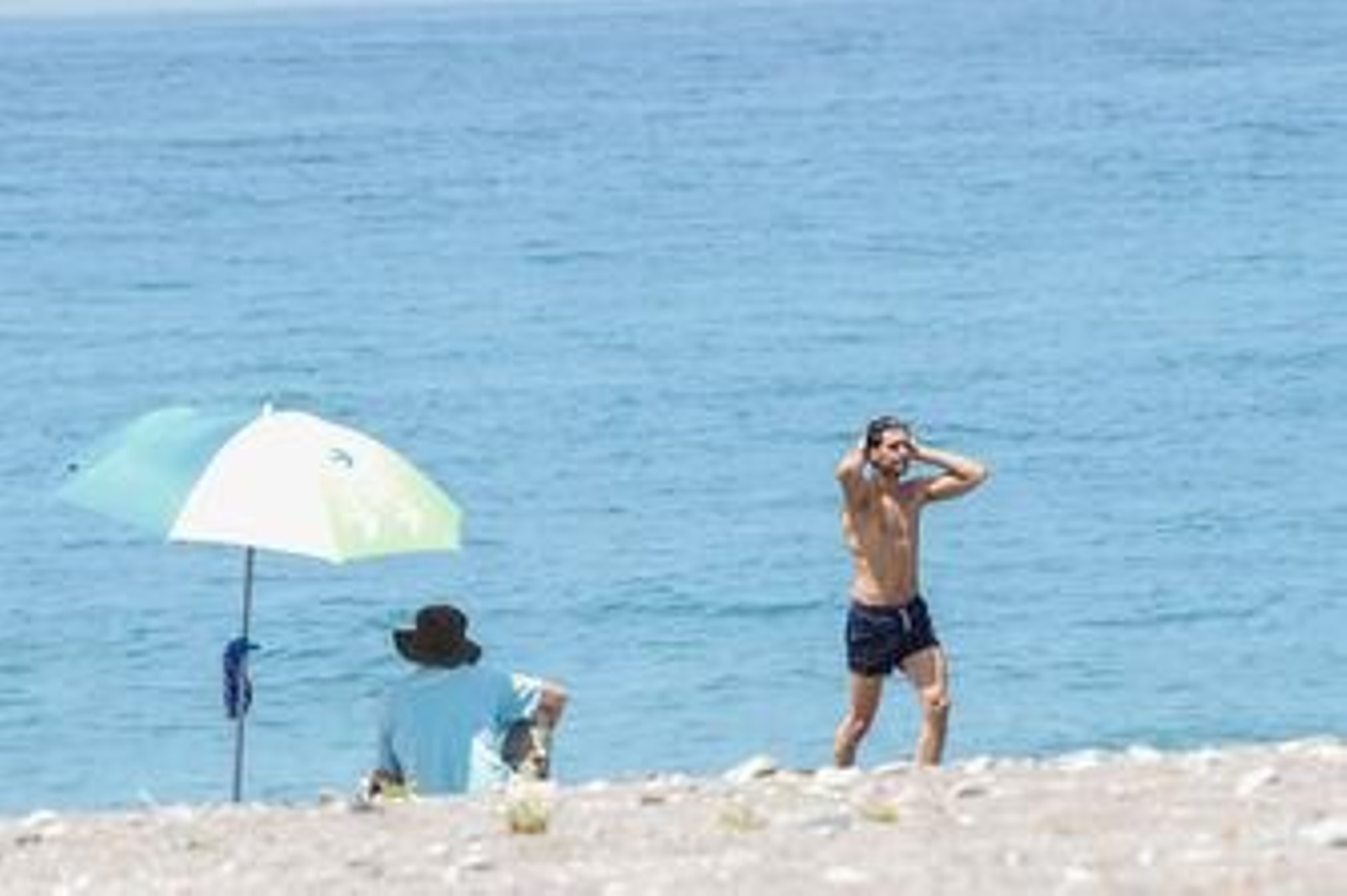 Desescalada: fotos de la primera gran jornada playera en la Costa de Granada