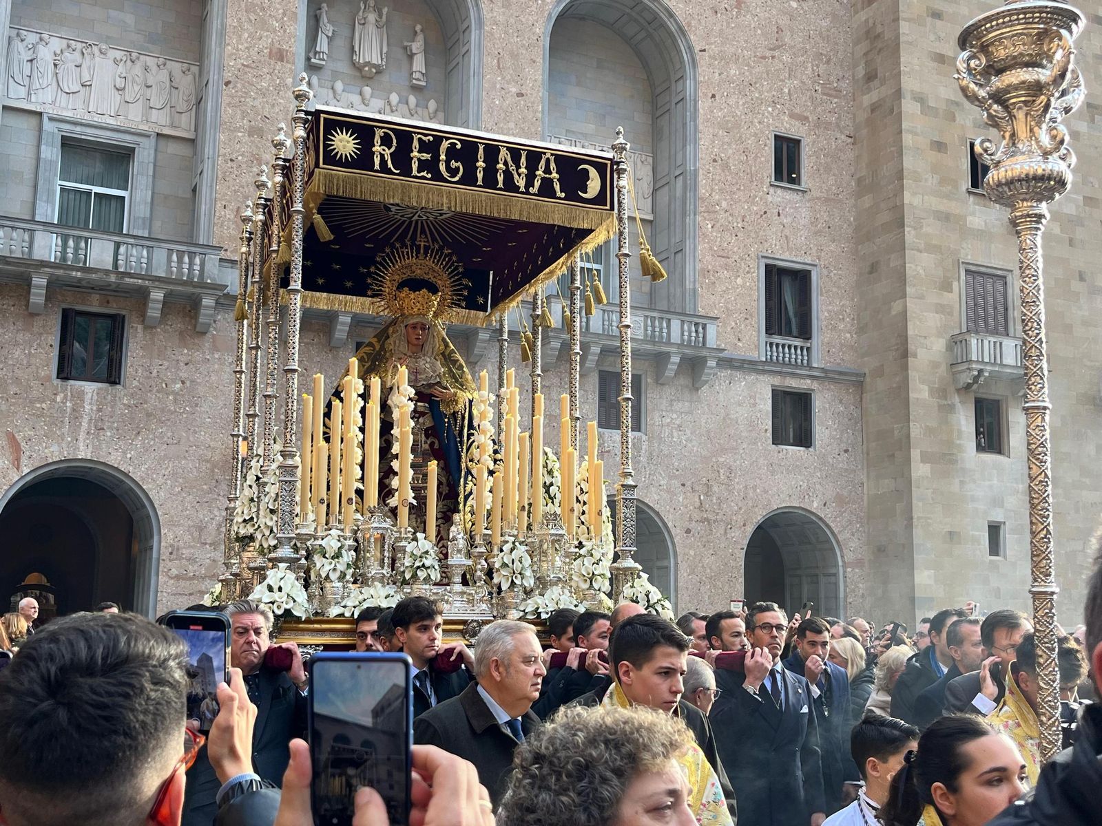 El palio del Rosario de Montesión acoge a la dolorosa en esta cita inolvidable