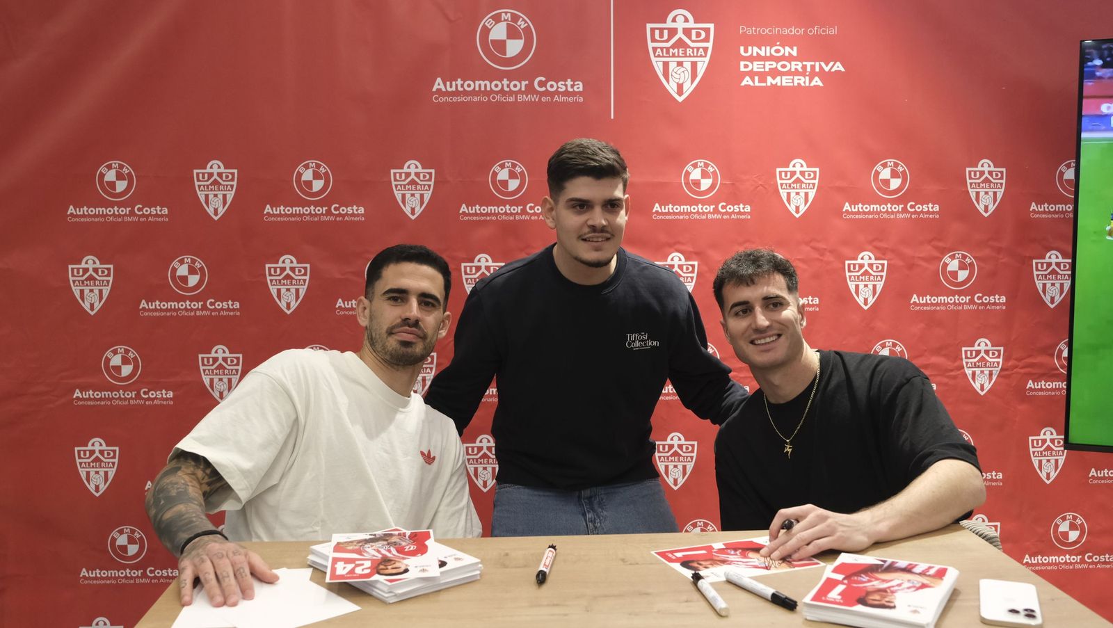 La firma de autógrafos de Jon Morcillo y Miguel de la Fuente en Automotor Costa BMW