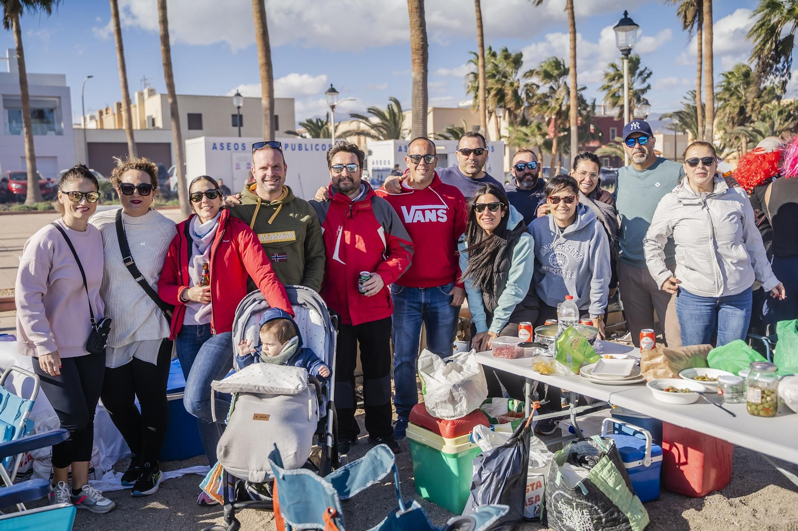 Miles de personas despiden el año 2024 en Las Moragas de Roquetas, en imágenes
