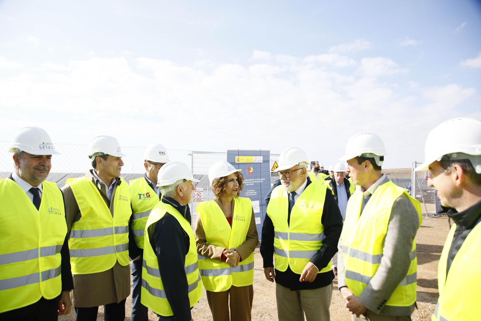 María Jesús Montero visita las obras de la balsa general de regulación de la Comarca de Usuarios Aguas de Níjar, en imágenes