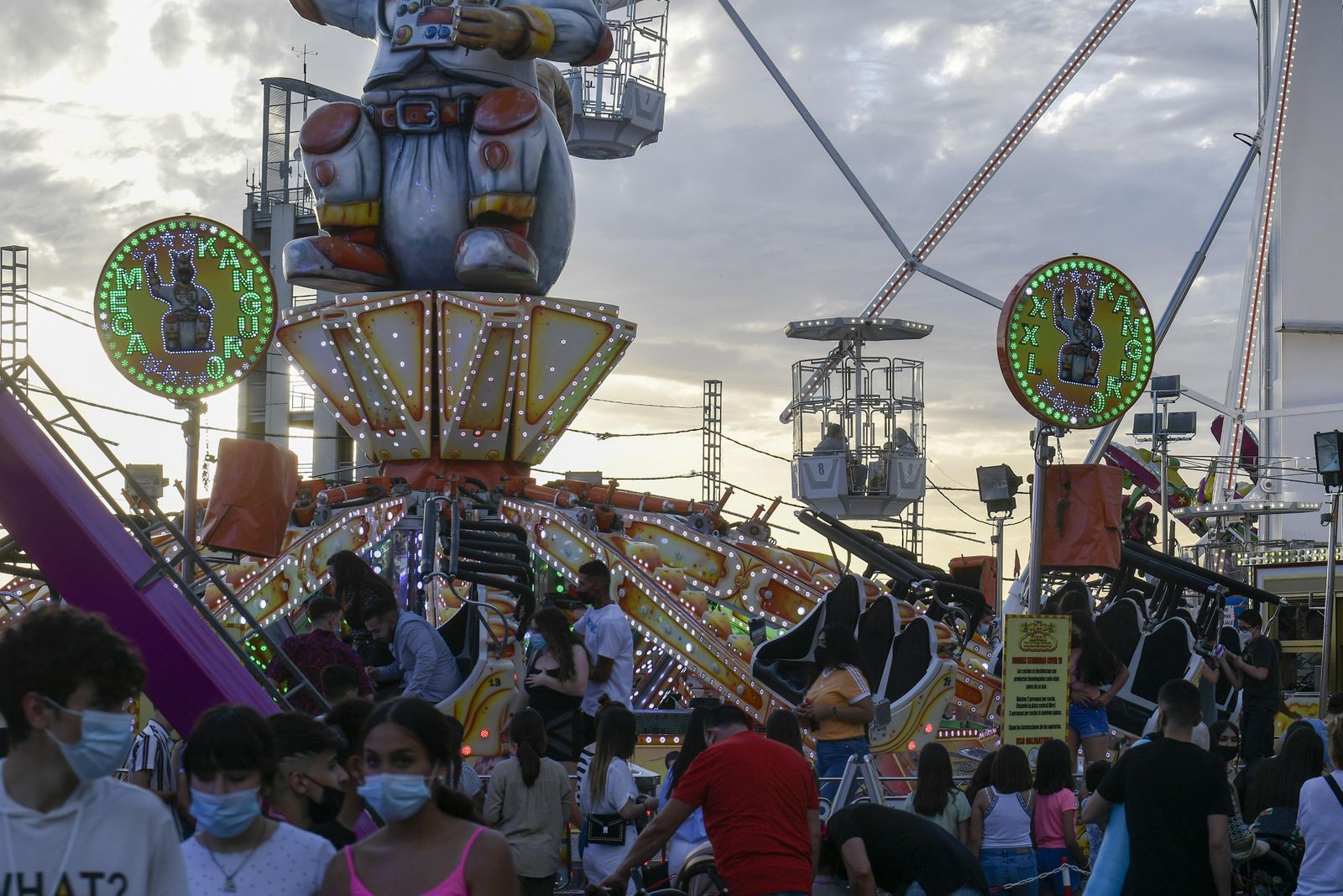 Fotos: el ferial del Corpus en la noche del viernes 4