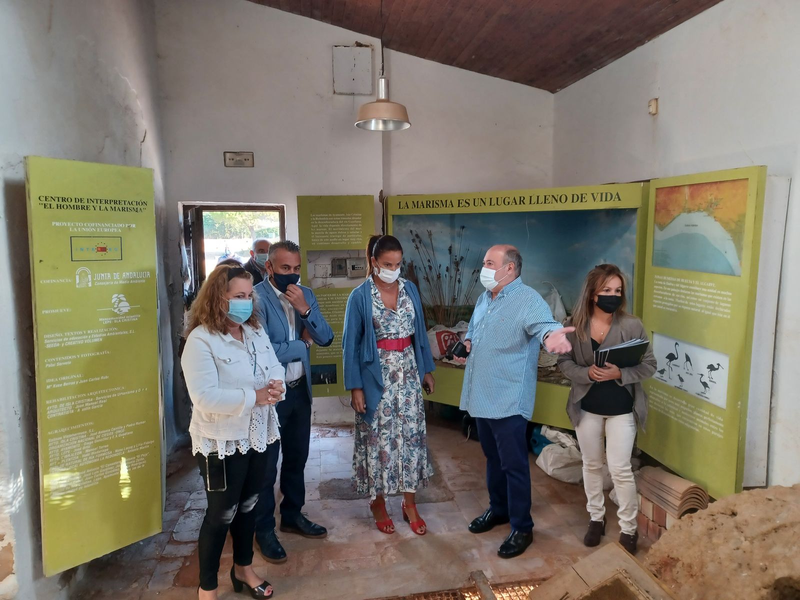 La delegada territorial durante su visita al municipio de Isla Cristina.