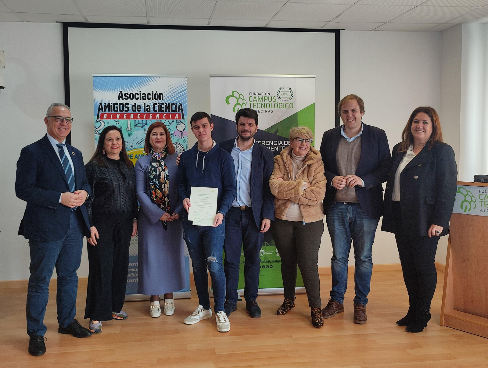 Juan Lozano, Nuria Muñoz, Rosa Rodríguez, Gonzalo Silva, Sergio Pelayo, Ana Villaescusa, Javier Vázquez-Hueso y Montse Barroso