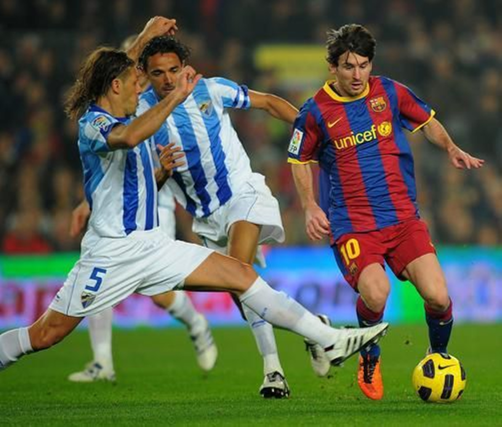 El Málaga se va goleado del Camp Nou ante una nueva exhibición del Barça (4-1). / AFP