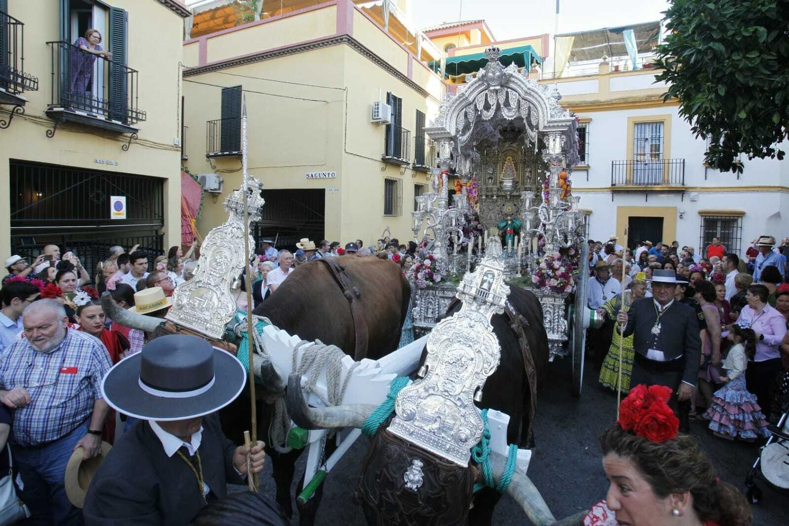 La salida de la Hermandad del Rocío de la Macarena, en imágenes