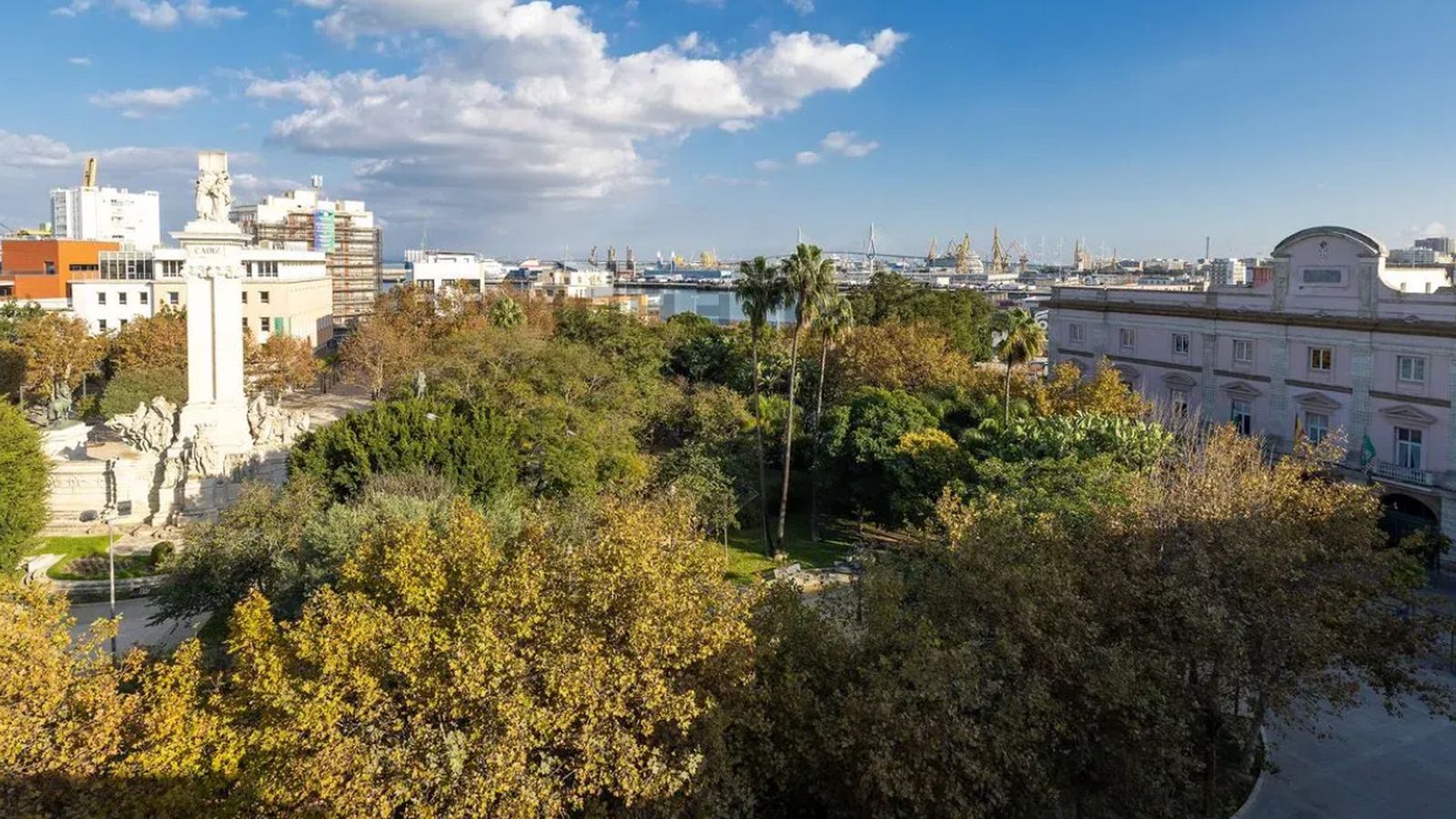 Vistas a la plaza de España y el Puente de La Pepa