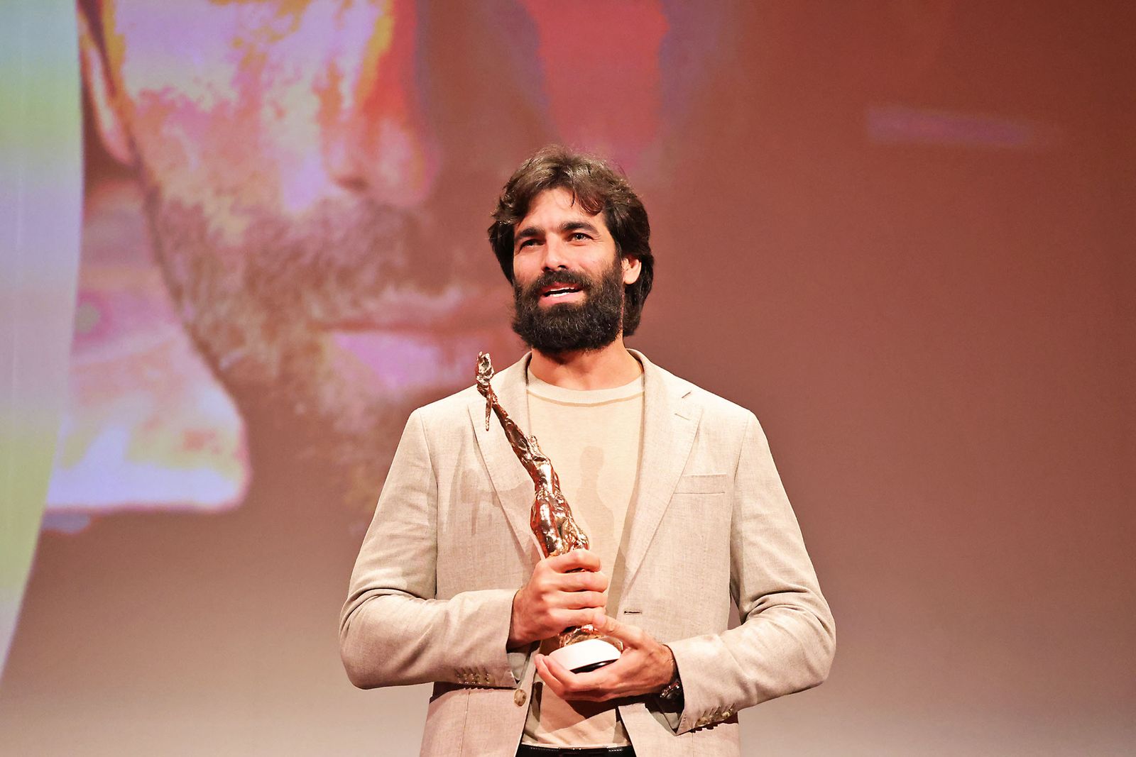 Imágenes de la entrega del Premio Luz del Festival de Cine Iberoamericano a Rubén Cortada