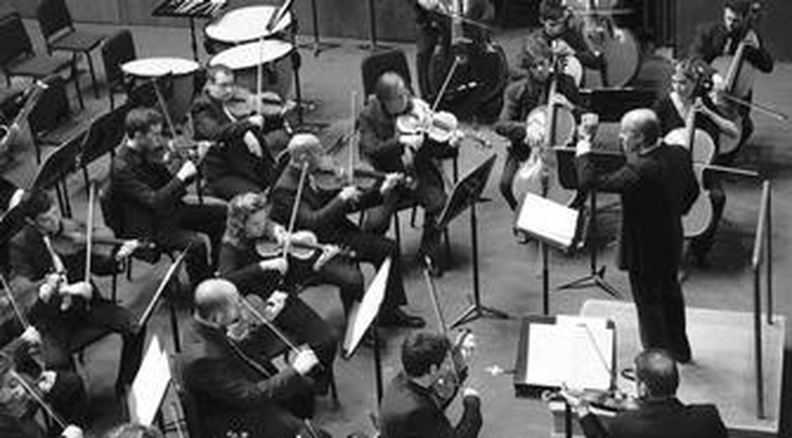 Un momento de la actuación de la Camerata del Gran Teatro Falla, con José Luis López Aranda a la dirección.