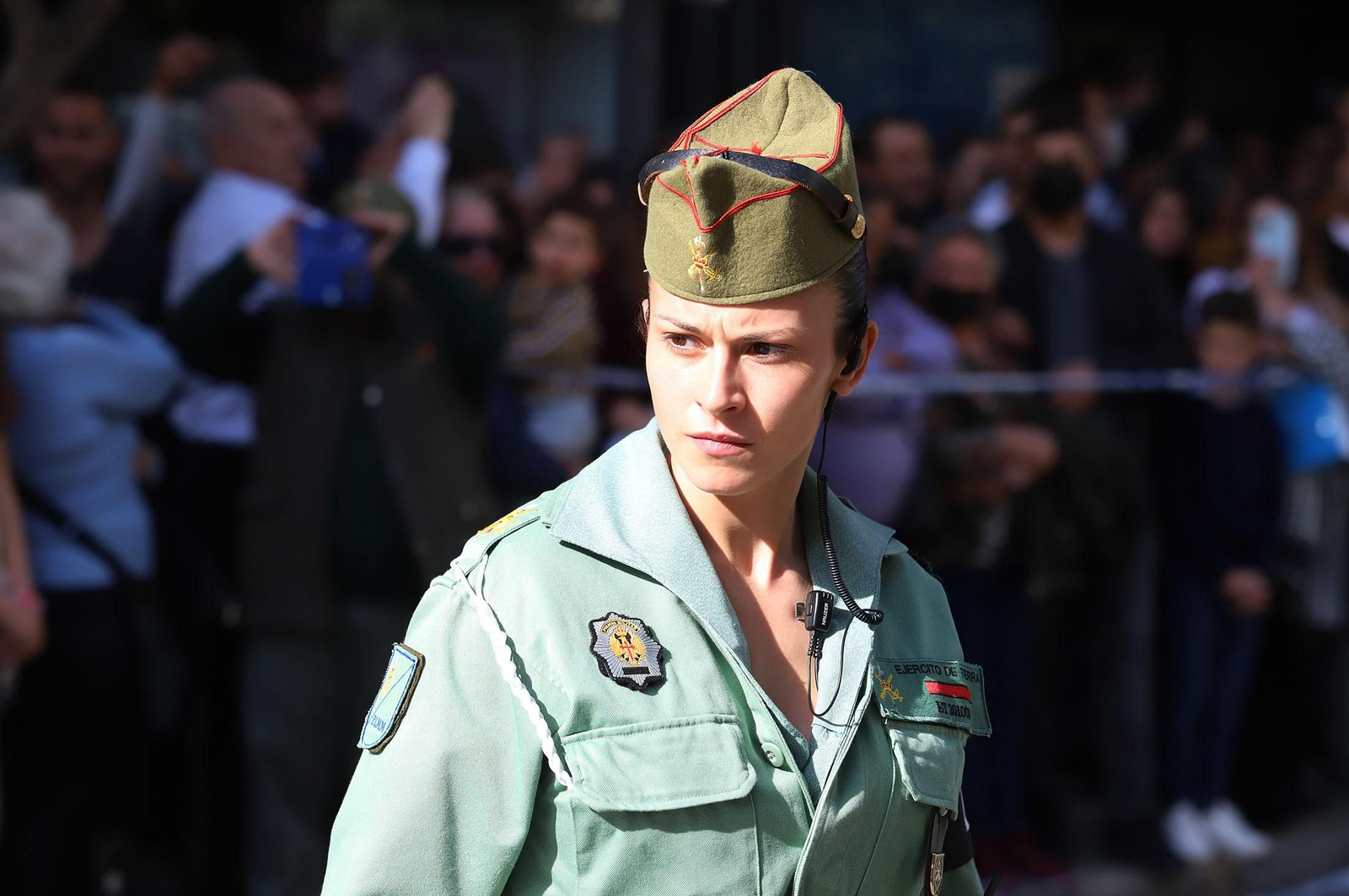 La Legión acompaña al Cristo de la Vera+Cruz en su procesión por Huelva, en imágenes