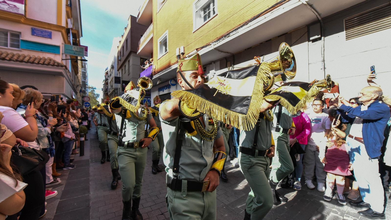 Fotos del Lunes Santo en Algeciras: Desfile de La Legión
