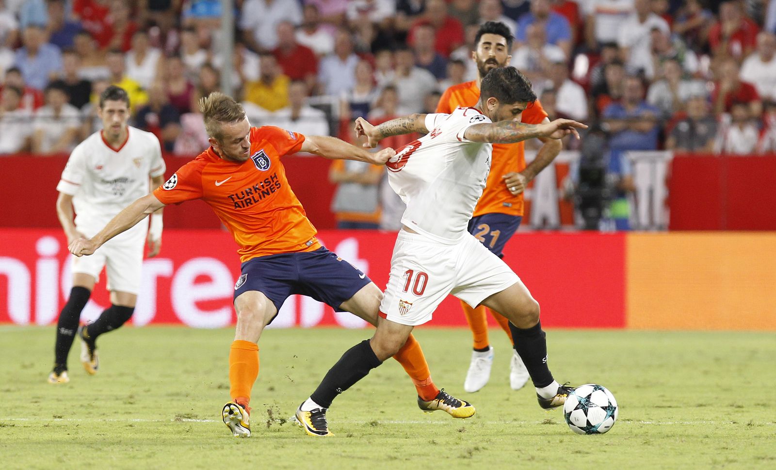 Las imágenes del Sevilla-Basaksehir