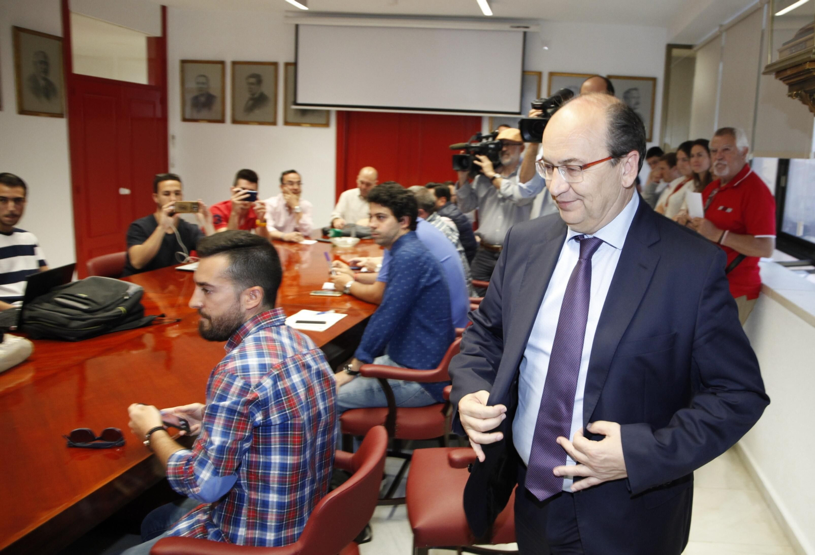 José Castro, antes de empezar la rueda de prensa.