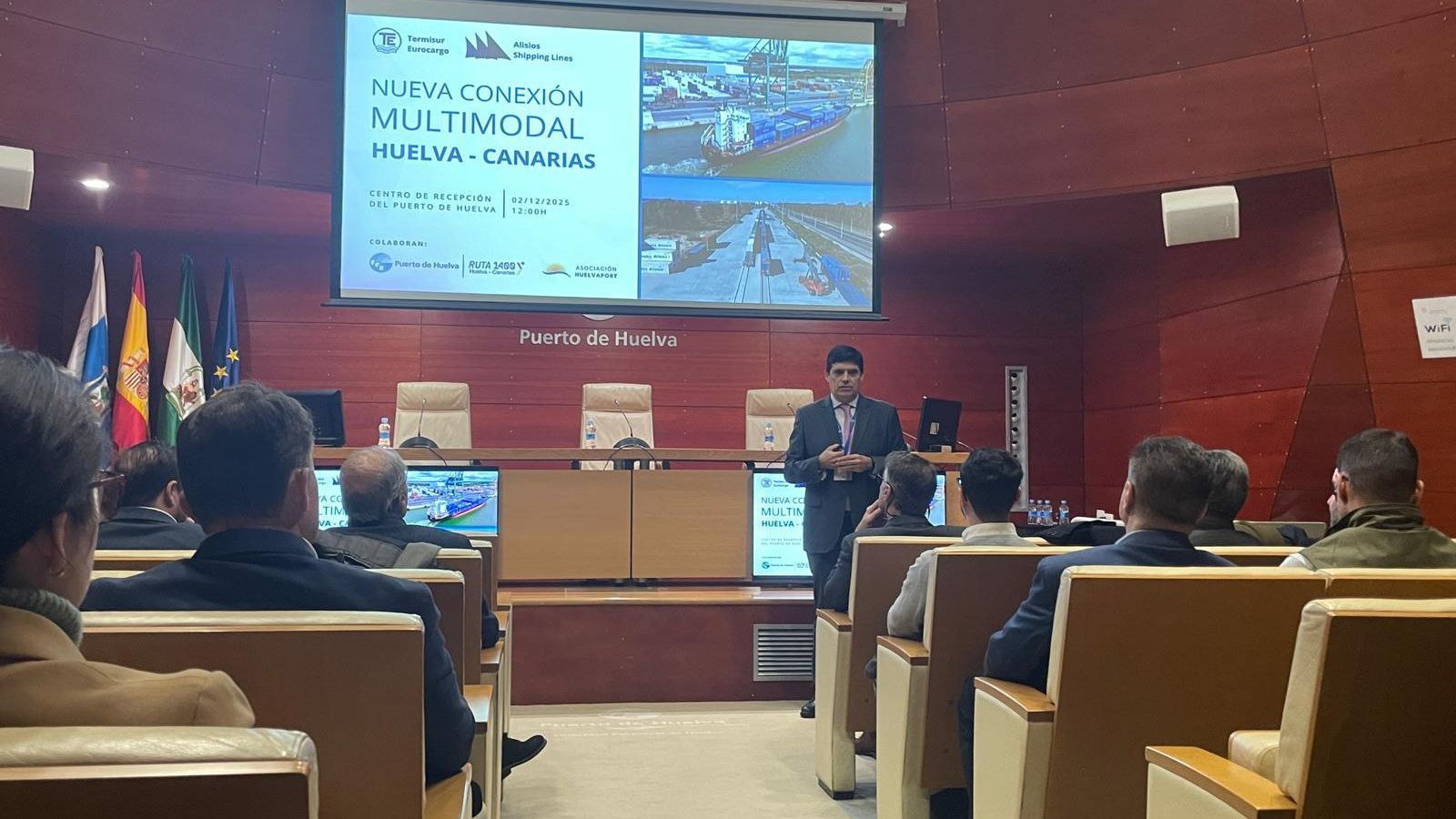 Encuentro con la comunidad portuaria para la presentación de la nueva conexión Huelva-Canarias.