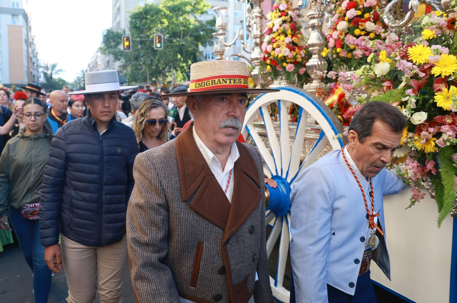 Las mejores imágenes de los peregrinos en la salida de Emigrantes