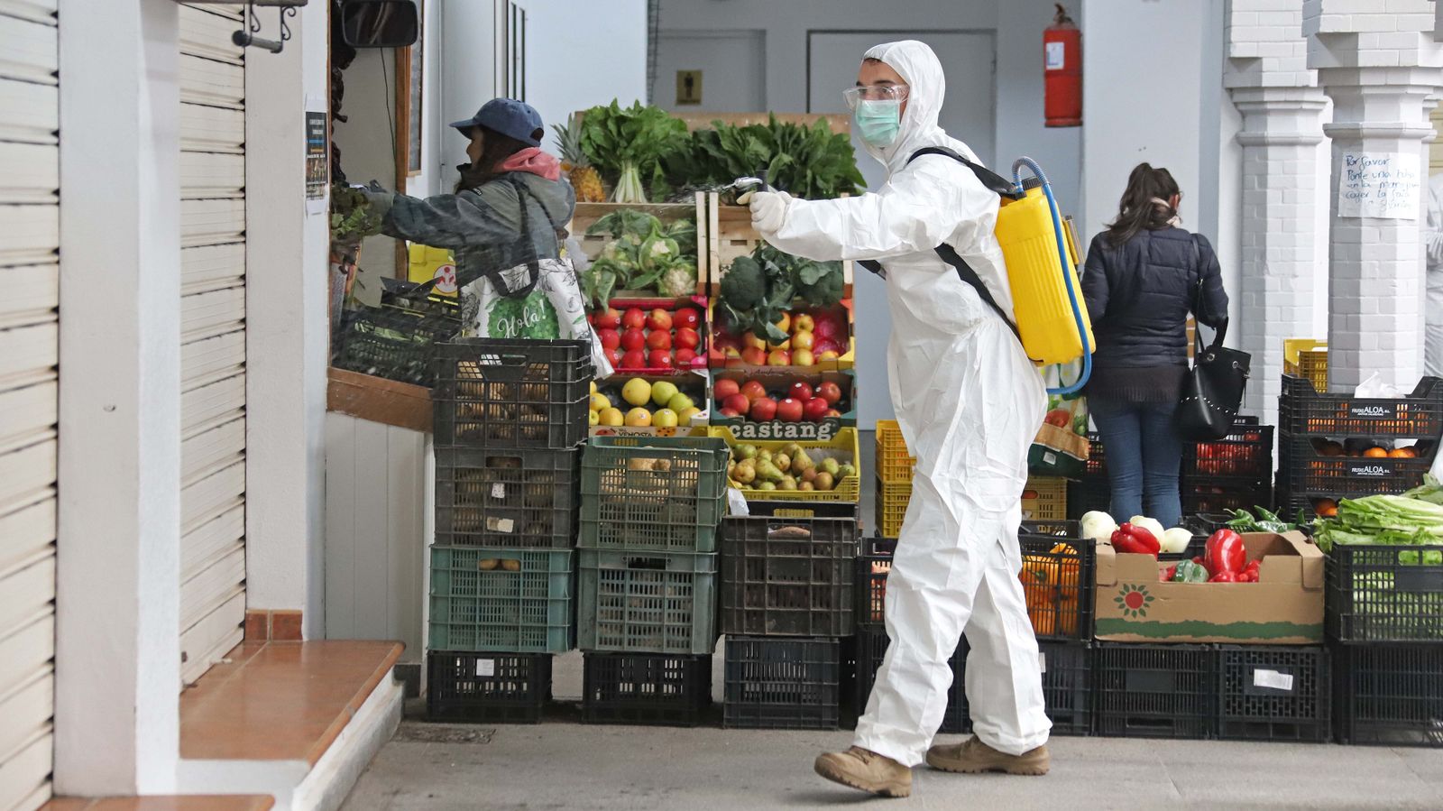 Fotos de las tareas de desinfección y limpieza de la Infantería de Marina en Tarifa