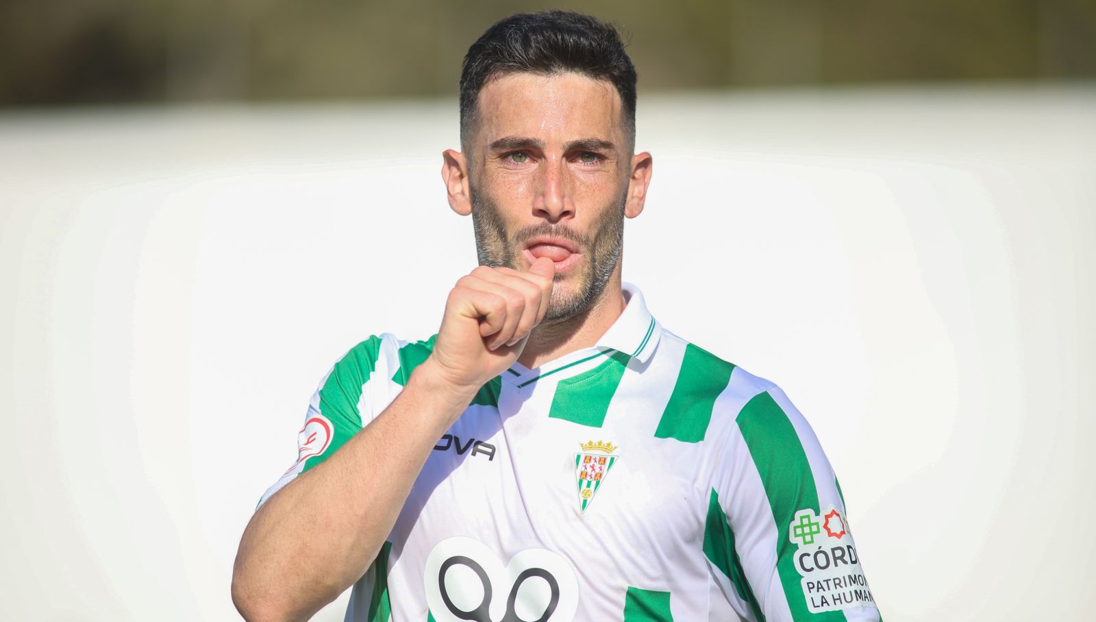Albarrán celebra su gol en el Intercity - Córdoba CF.