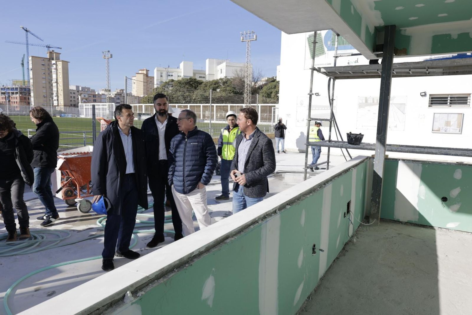 El alcalde Bruno García, durante su visita de hoy al complejo deportivo Puntales-La Paz.