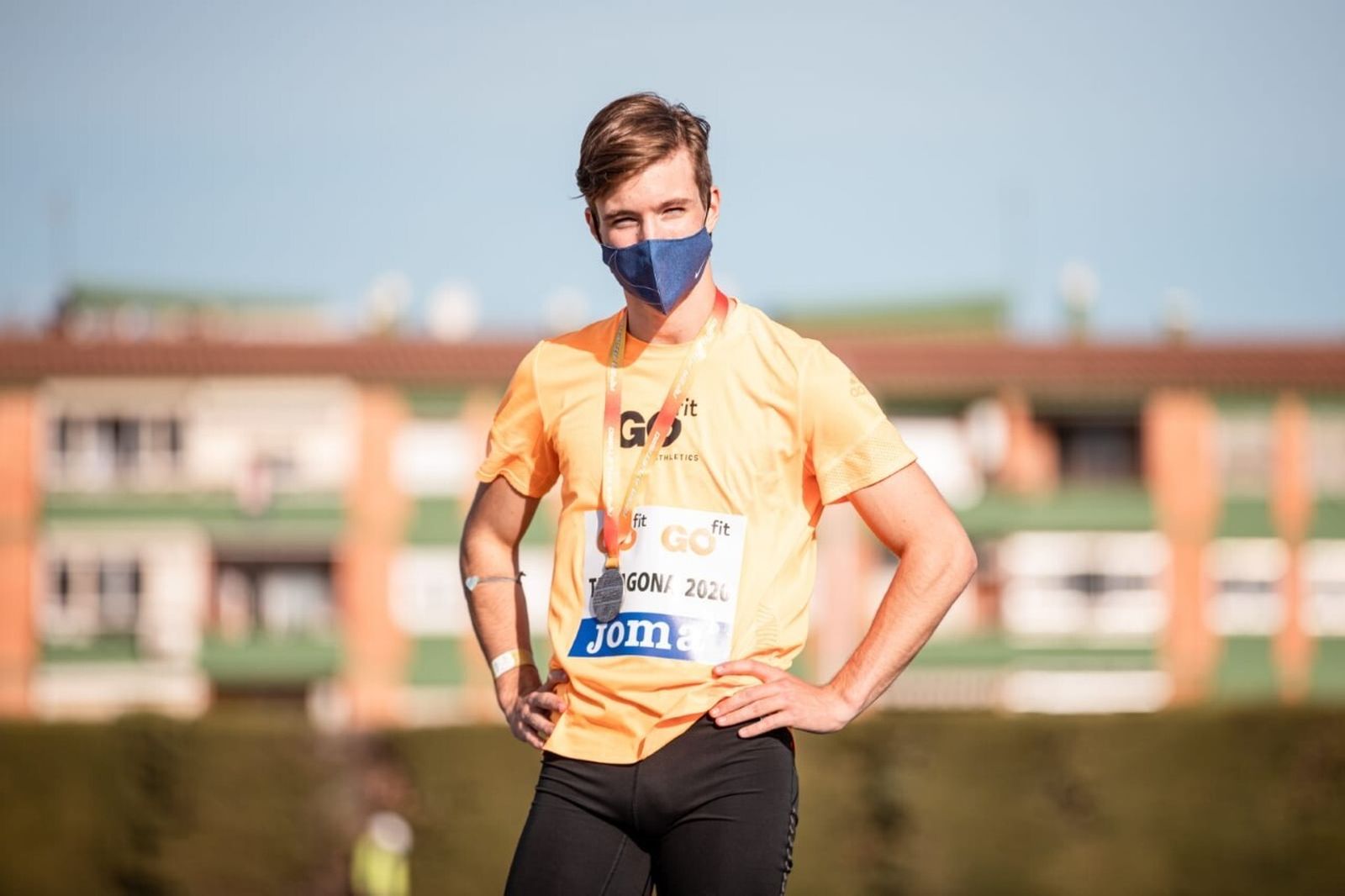Mario Mena, feliz con sus medallas de oro y plata en 200 y 100 metros en Tarragona.