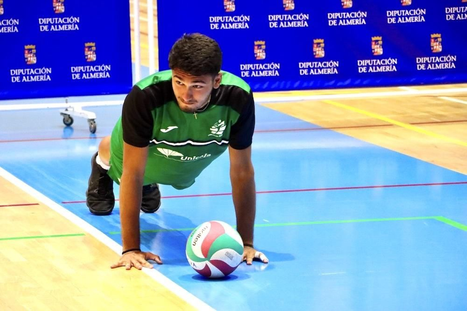 Álvaro Viera se ejercita durante una sesión de entrenamiento con el conjunto ahorrador.