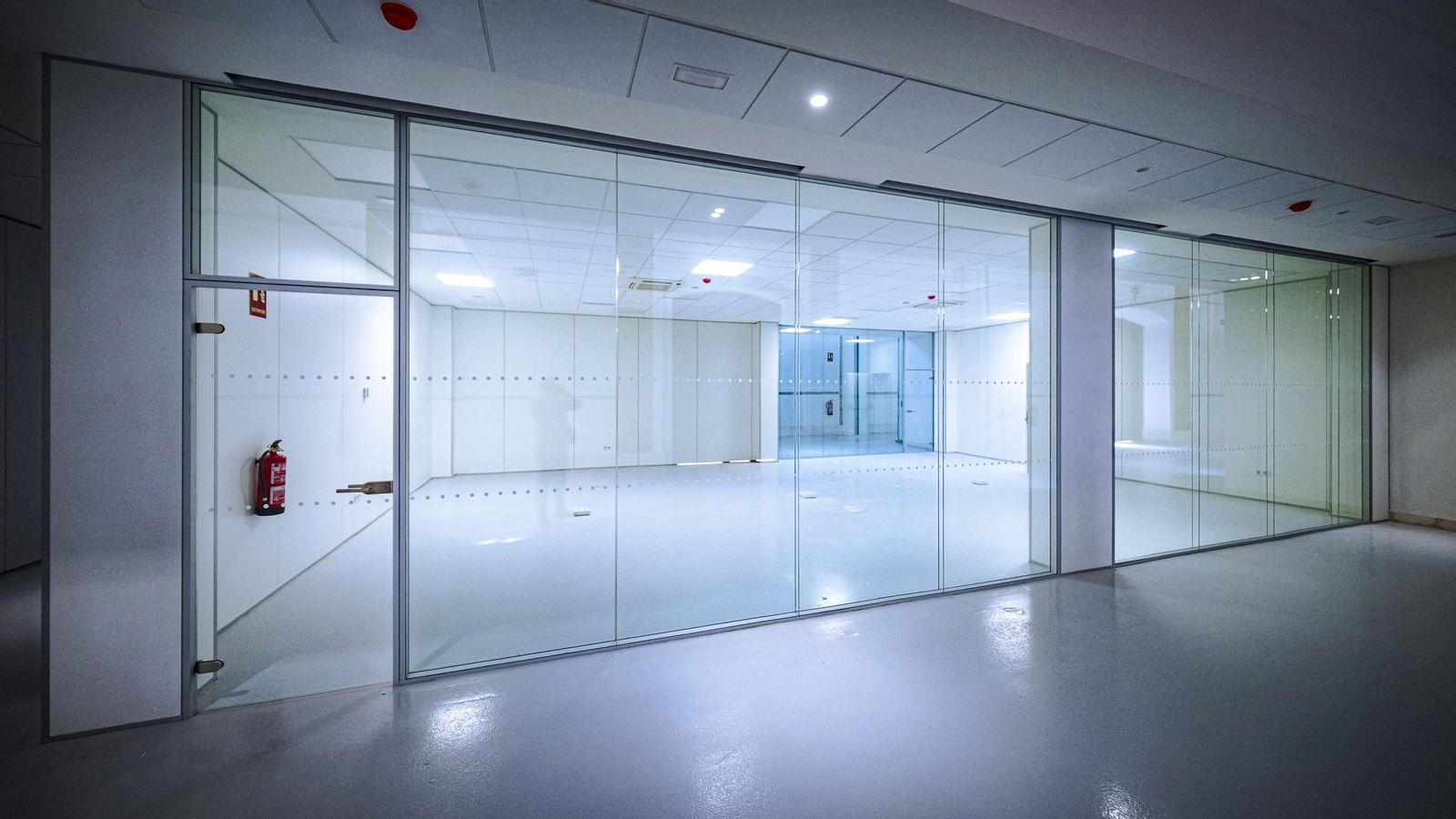 Las imágenes de cómo ha quedado el interior de los antiguos depósitos de tabaco en Cádiz