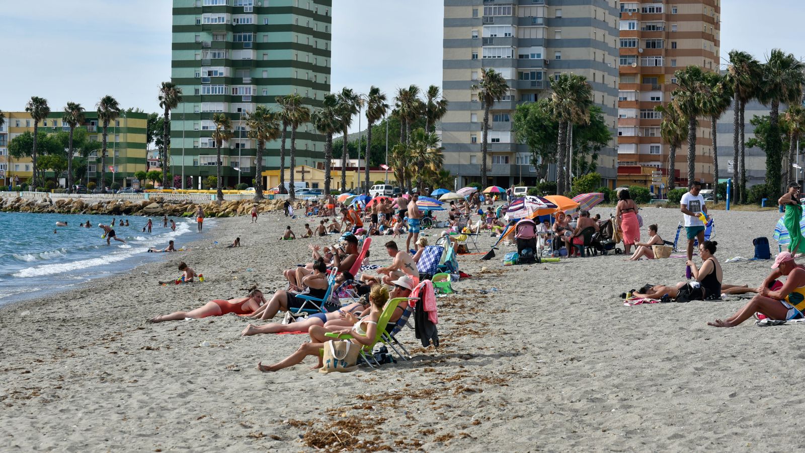 Las fotos de una tarde de sol y playa en La Línea