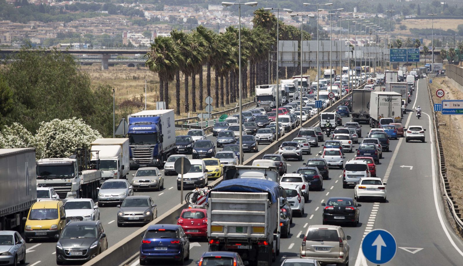 Retención kilométrica en el acceso al puente del Centenario