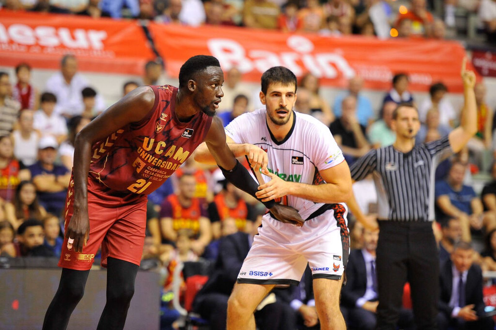 Una acción del UCAM Murcia-Covirán Granada de la primera vuelta