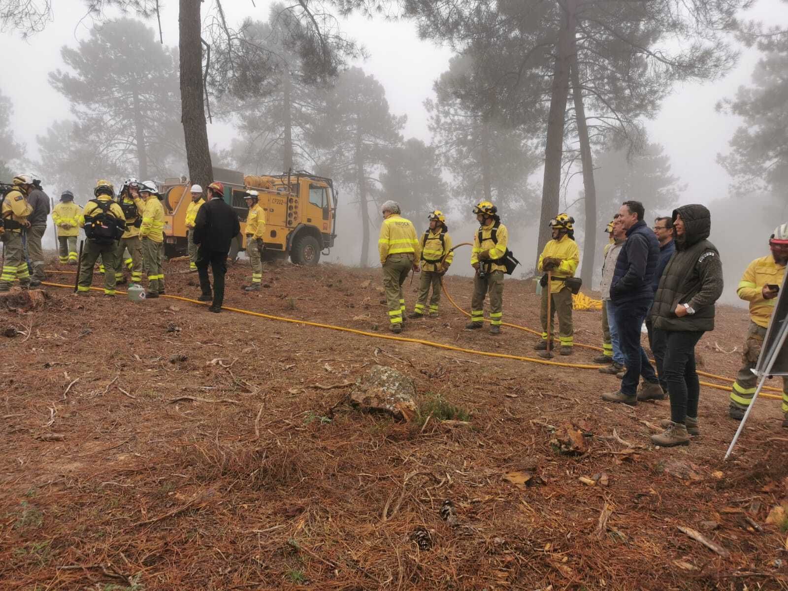 Un momento de la quema prescrita en el monte Cabeza Aguda de Villaviciosa de Córdoba.