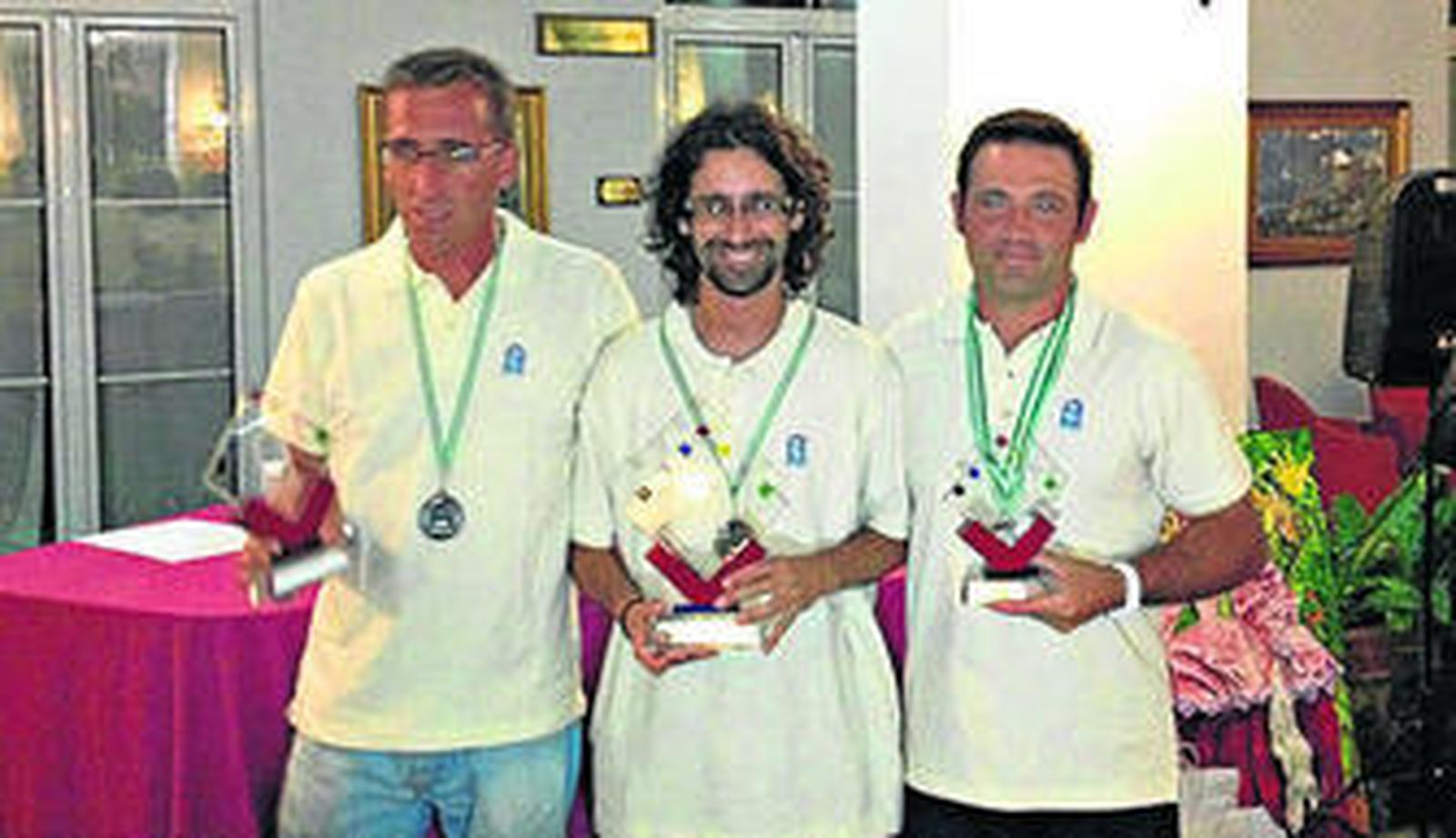 José Manuel Moreno -izda.- e Iván España -dcha-, con sus trofeos.