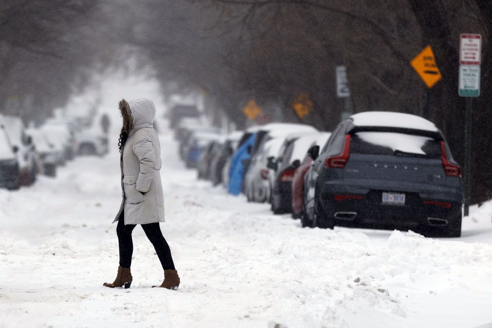 Las gélidas y blancas imágenes que deja la tormenta monstruosa en los EEUU