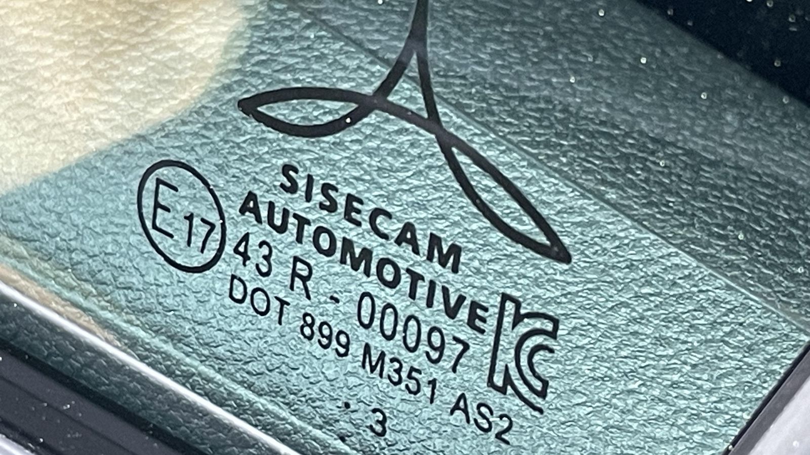 La pertenencia a la Alianza,formada por Renault, Nissan y Mitsubishi y cuya plataforma CMF-B emplea el Colt, se traslada también forma de pequeños detalles La pertenencia a la Alianza,formada por Renault, Nissan y Mitsubishi y cuya plataforma CMF-B emplea el Colt, se traslada también forma de pequeños detalles
