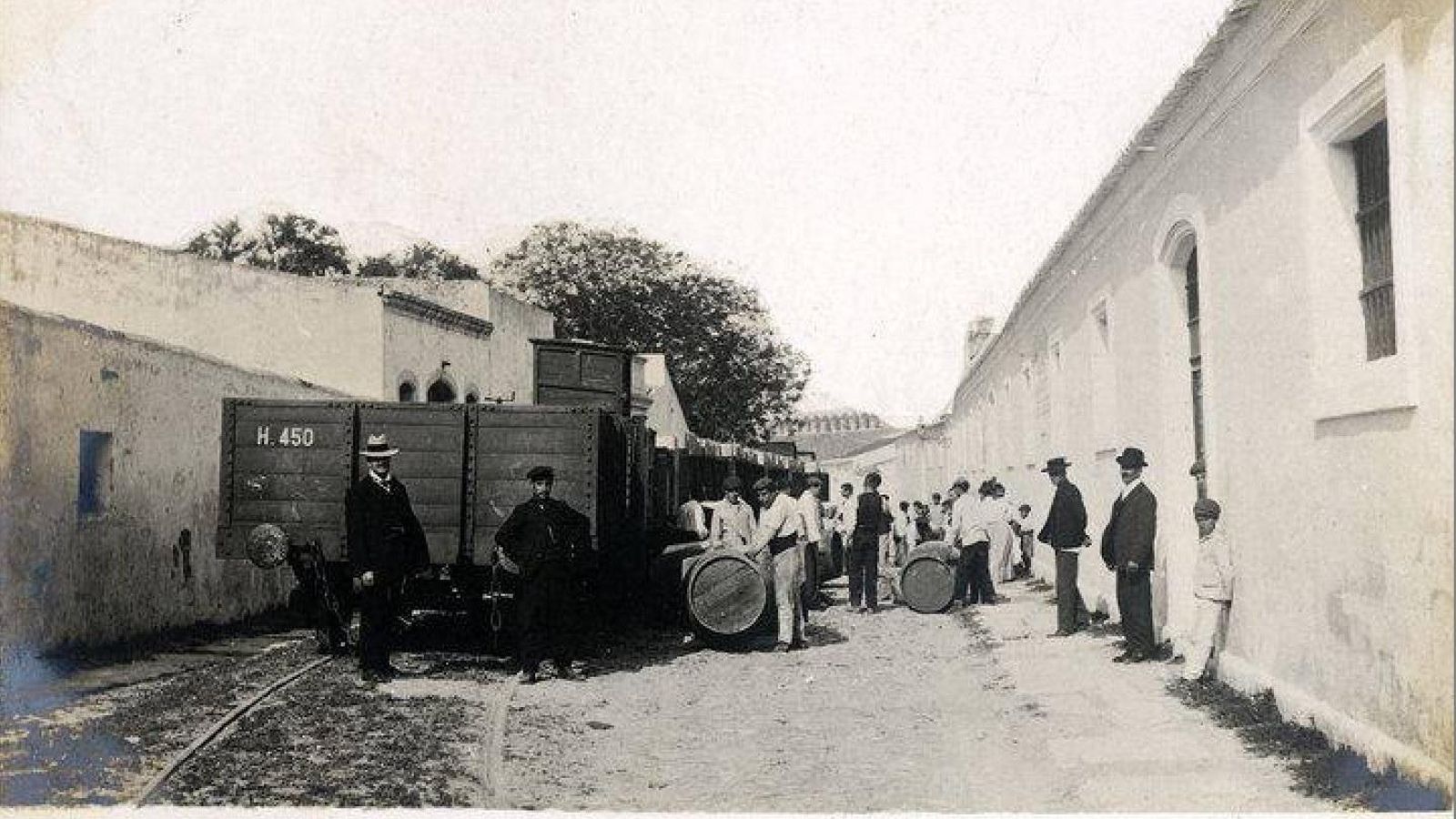 Bodega Carmona y López, calle Muro, principios del siglo XX.