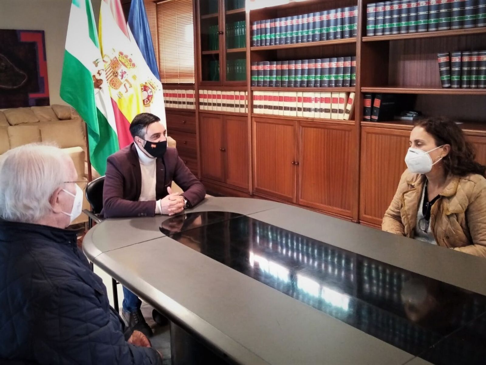 José Antonio Díaz, teniente de alcaldesa de Medio Ambiente, en su reunión con Madre Coraje.