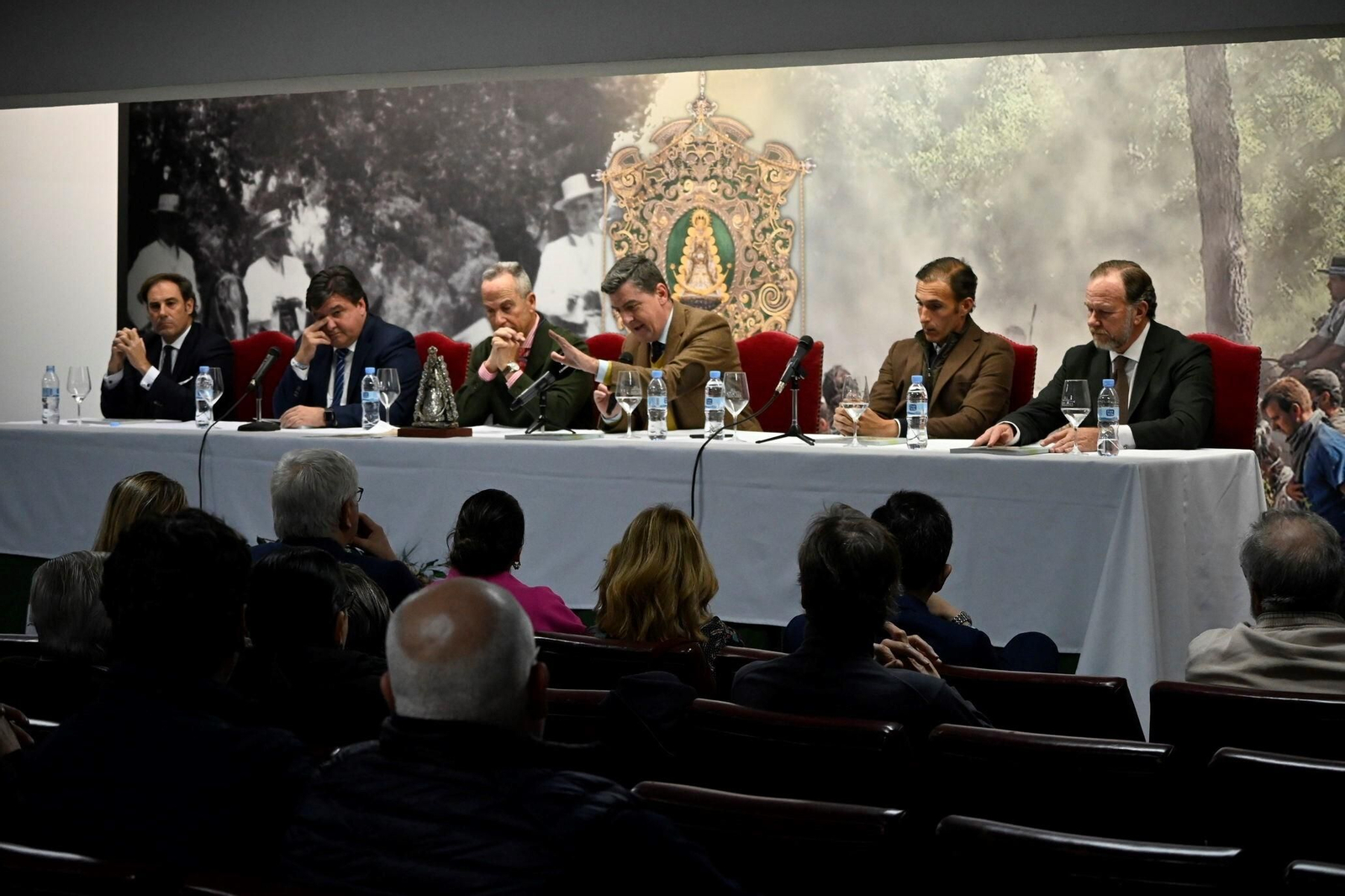 Santiago Padilla interviene durante la celebración de la mesa redonda "Otorga lo imposible" Santiago Padilla interviene durante la celebración de la mesa redonda "Otorga lo imposible"