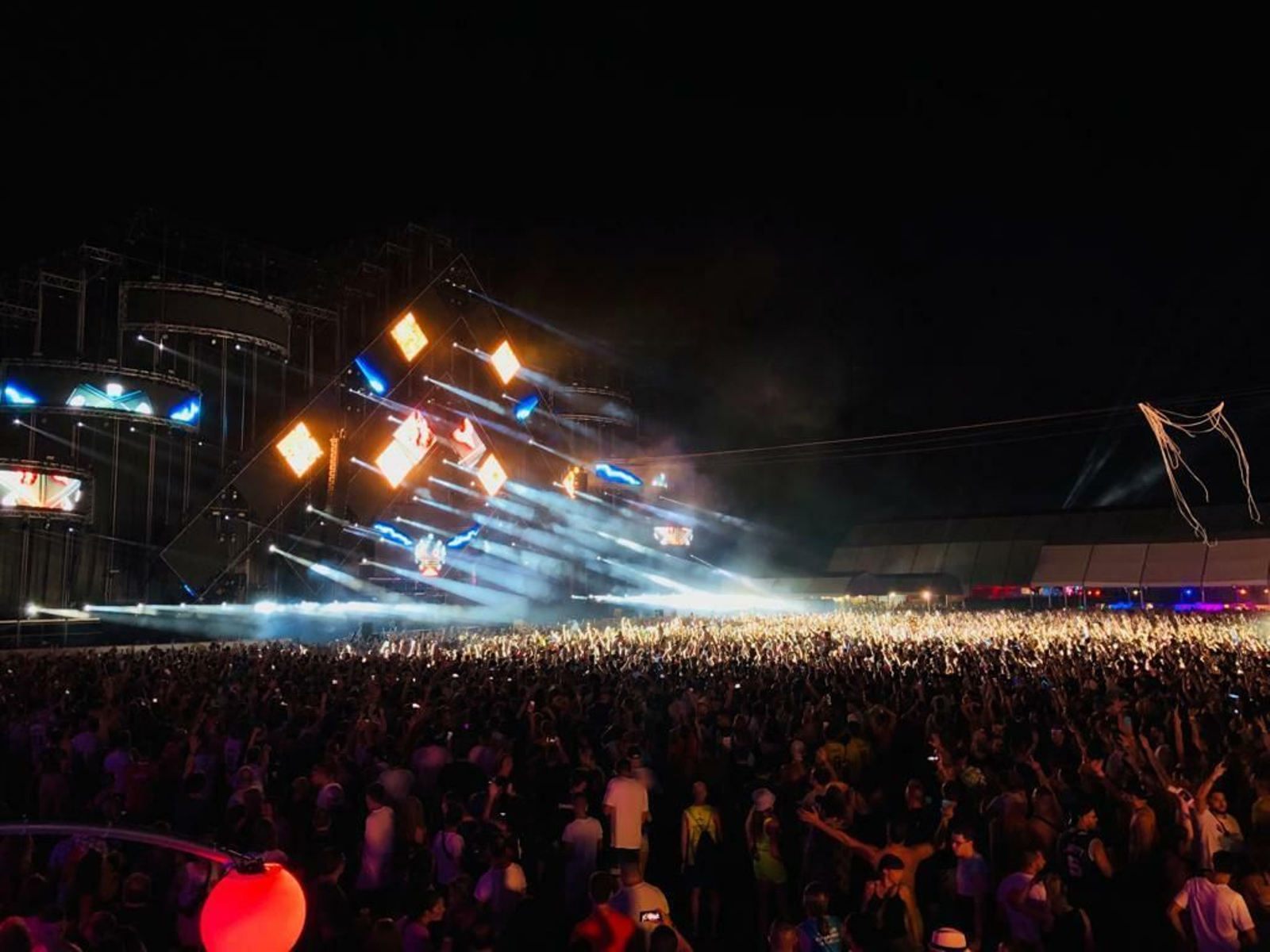 Miles de personas se dieron cita un año más en el festival que se lleva a cabo en Villaricos.