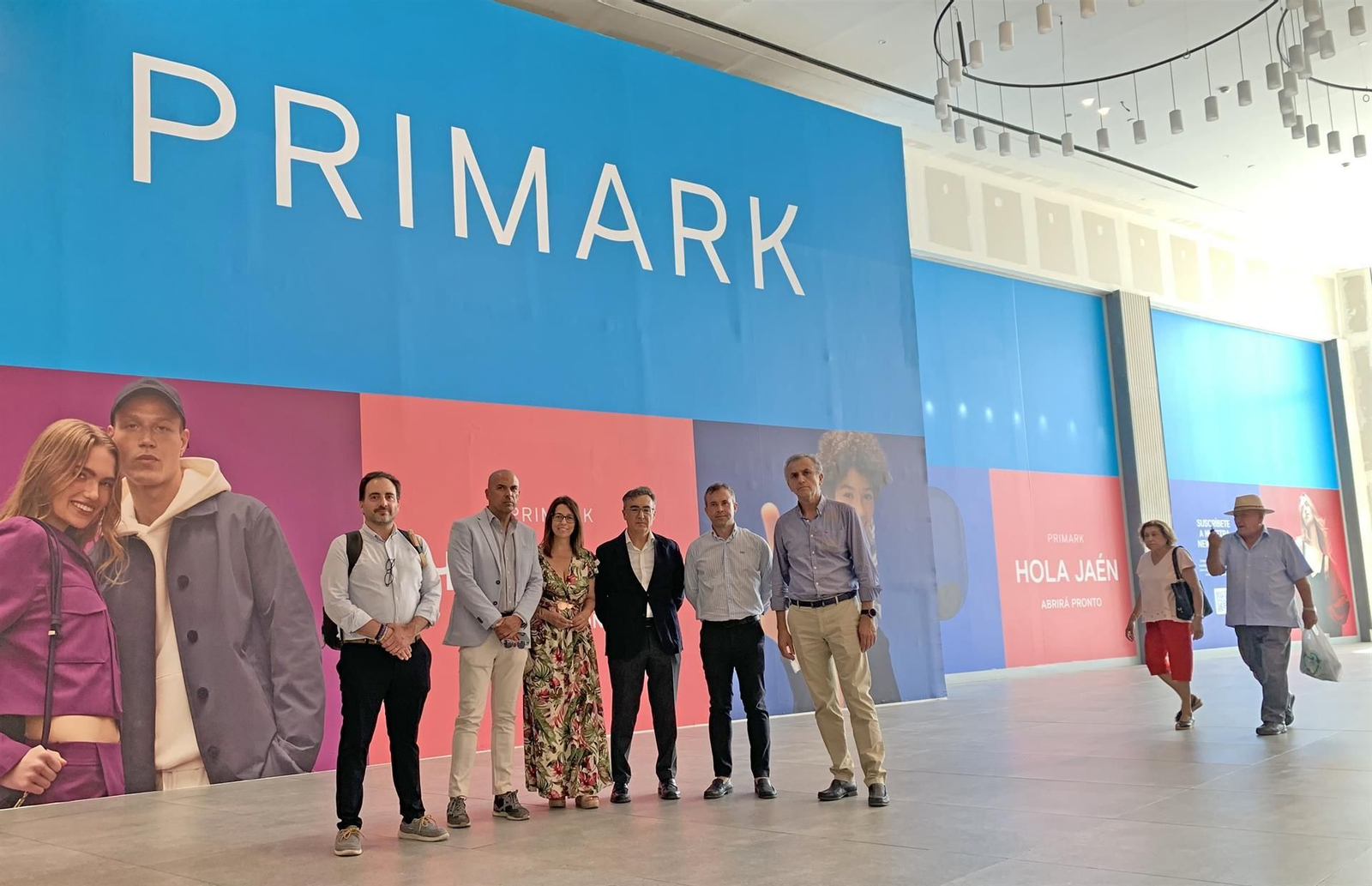 Visita del alcalde a la nueva tienda de Primark.