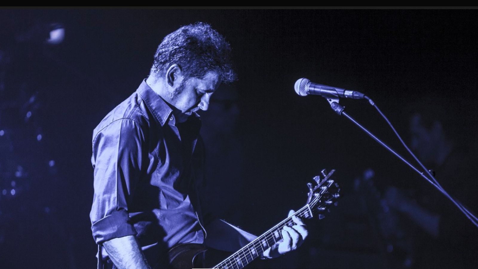 El mítico guitarrista de 091 sorprenderá a su fiel público el 31 de enero con el concierto de inauguración de Stereo Linares.