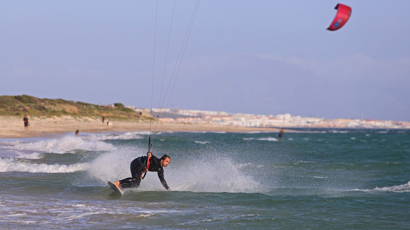 Fonsy Delgado rinde homenaje a Paco de Lucía en las playas de Tarifa
