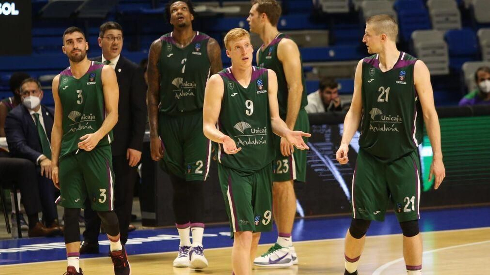 Los jugadores del Unicaja, en el partido de ida contra el Nanterre. Los jugadores del Unicaja, en el partido de ida contra el Nanterre.