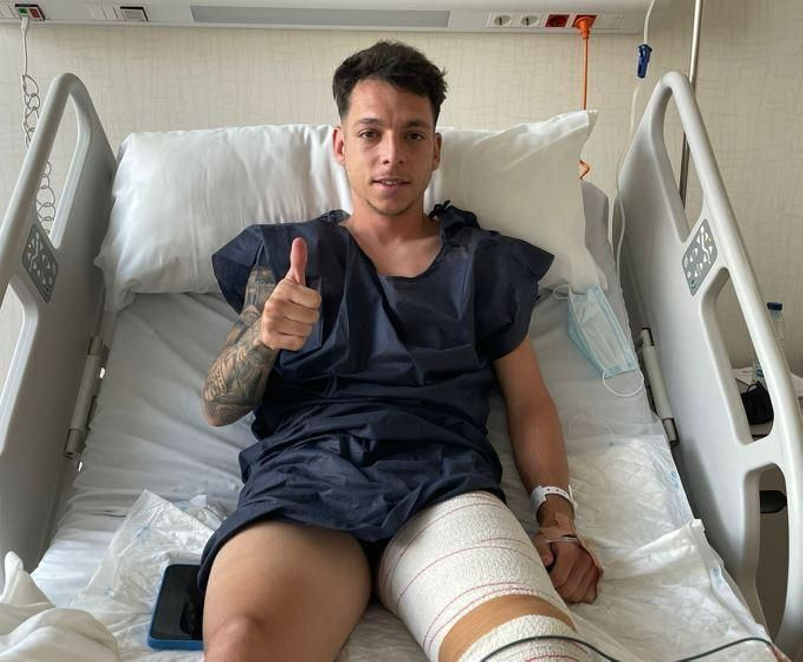 Álvaro Romero, tras su operación de rodilla.