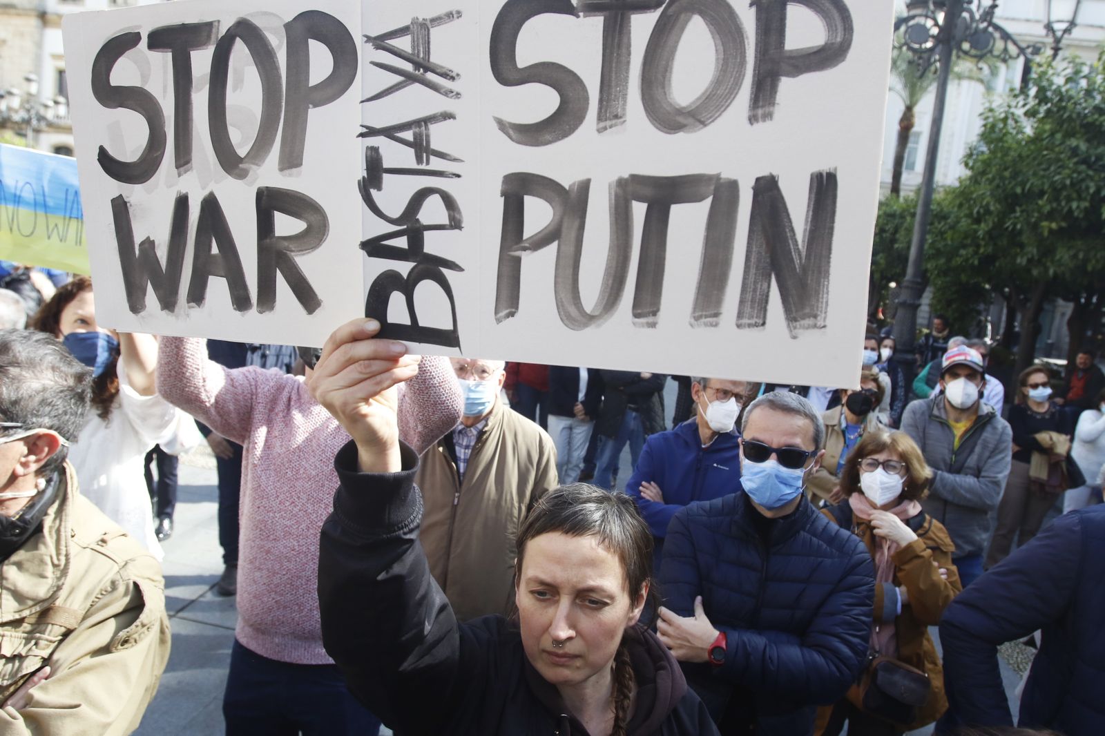 La concentración contra la guerra en Ucrania en Córdoba, en imágenes